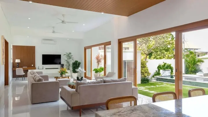 Керобокан: Luxurious Family 6 Br Villa in Seminyak Breakfast Include
