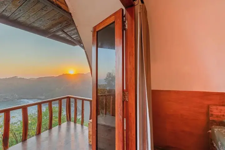 Парангтритис: Baron Beach Bungalow