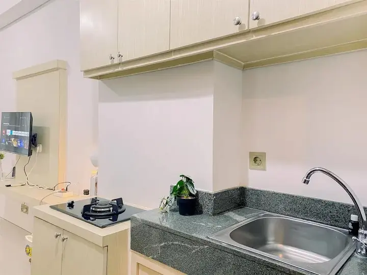 Депок: Modern Studio At Transpark Cibubur Apartment