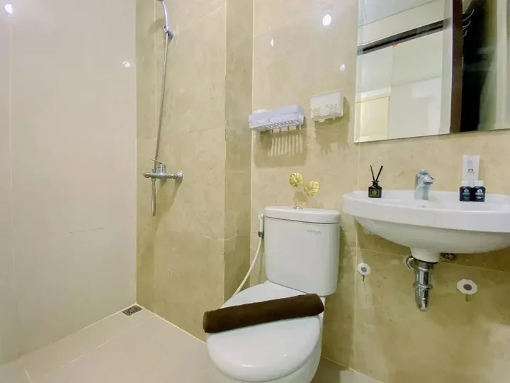 Депок: Modern Studio At Transpark Cibubur Apartment