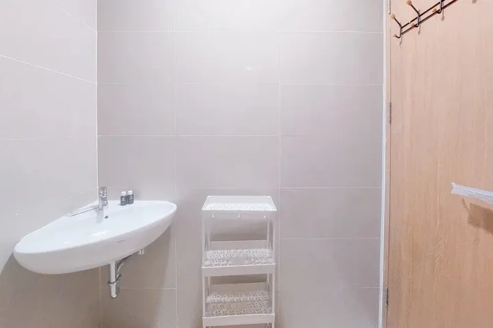 Legok: Minimalist And Homey Studio Apartment At B Residence
