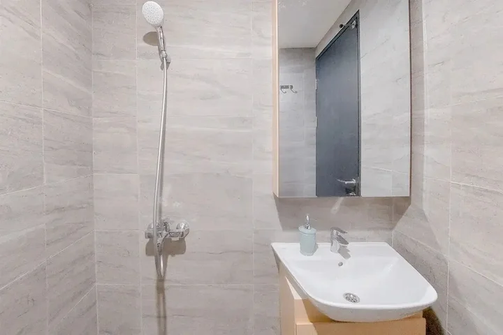 Тангеранг: Homey And Good Place 2Br At Collins Boulevard Apartment