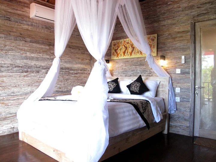 Лембонган-Айленд: Lanussa Hill Villa