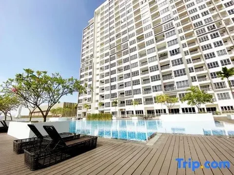Батам: Near Ferry Terminal. COZY 02 Bedroom Condo. HarbourBay Residences.