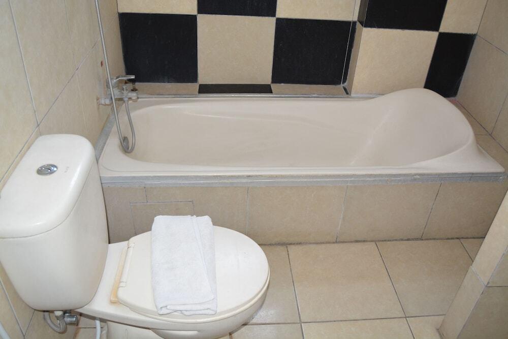 Понорого: Hotel Juanda
