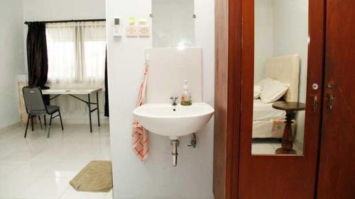 Депок: Budarno Homestay