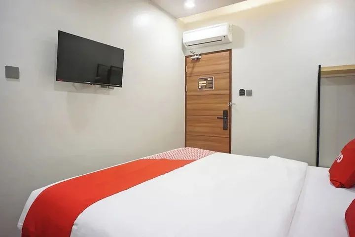 Медан: OYO 92956 Travelbiz Hotel
