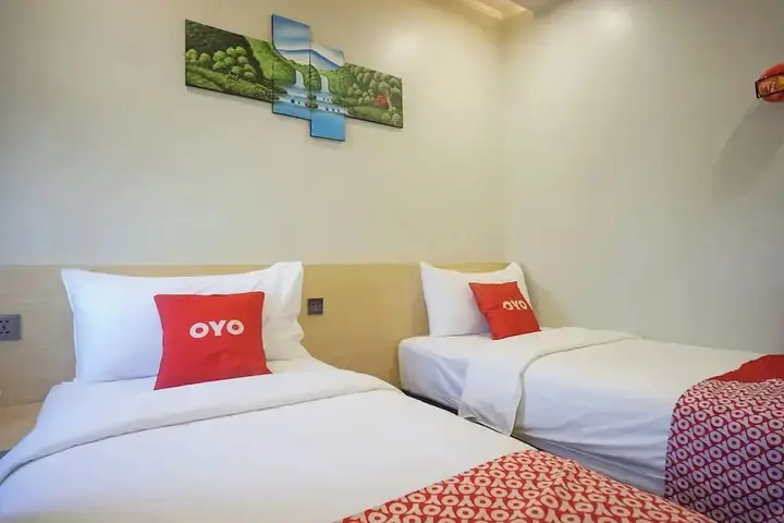 Медан: OYO 92956 Travelbiz Hotel