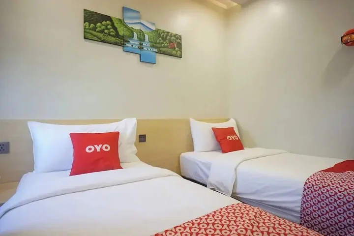 Медан: OYO 92956 Travelbiz Hotel