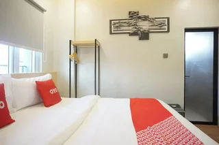 Медан: OYO 92956 Travelbiz Hotel