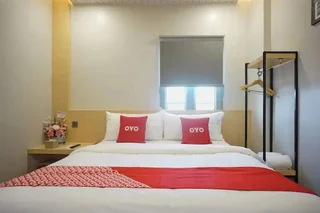 Медан: OYO 92956 Travelbiz Hotel