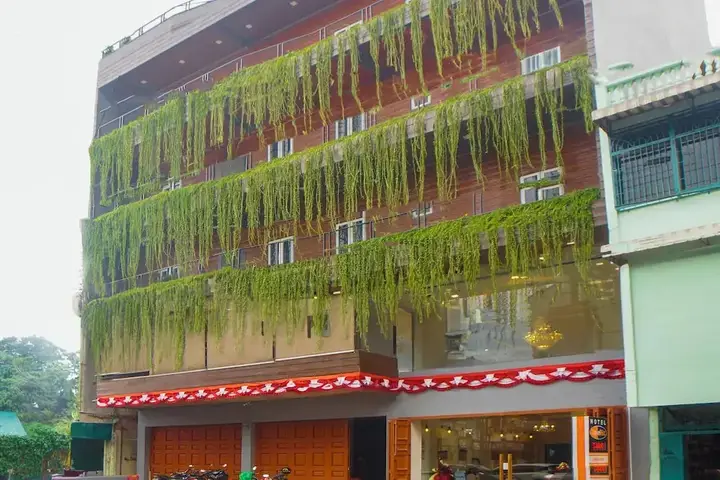 OYO 92956 Travelbiz Hotel — фото 1
