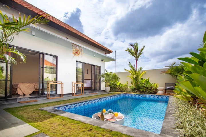 Керобокан: Вилла Новая стильная частная, большой бассейн, пляж, Alicia