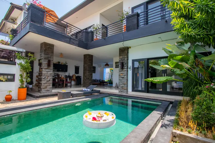 Вилла Villa with Amazing Pool and Rooftop Sun Terrace — фото 1