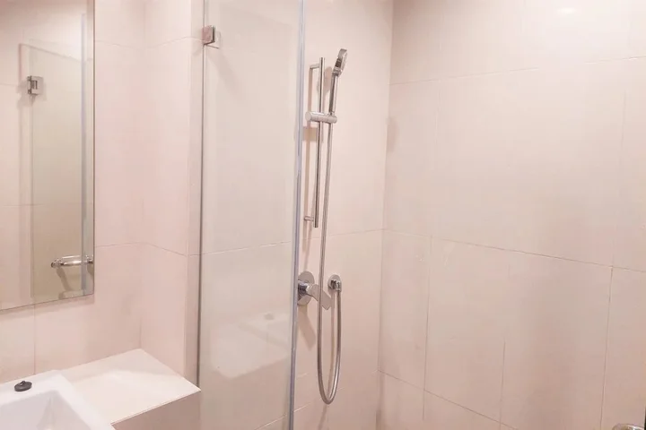 Legok: Nice And Modern 2Br Apartment At M-Town Signature