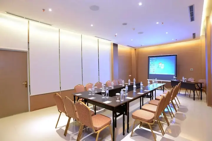Лахат: Hotel Santika Lahat