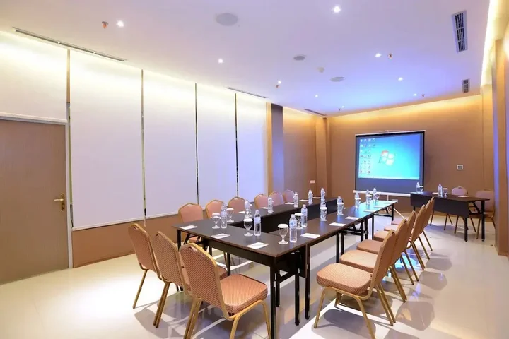 Лахат: Hotel Santika Lahat