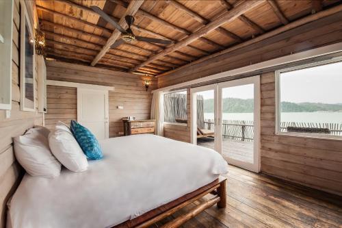 Суги: Telunas Private Island