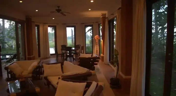 Амлапура: Villa Surya