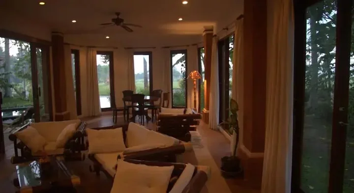 Амлапура: Villa Surya
