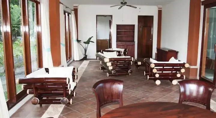 Амлапура: Villa Surya