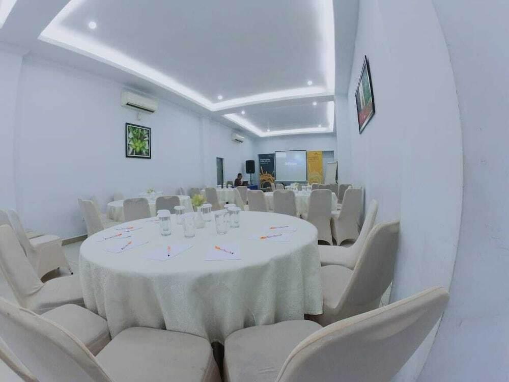 Медан: Anaya Hotel and Ballroom