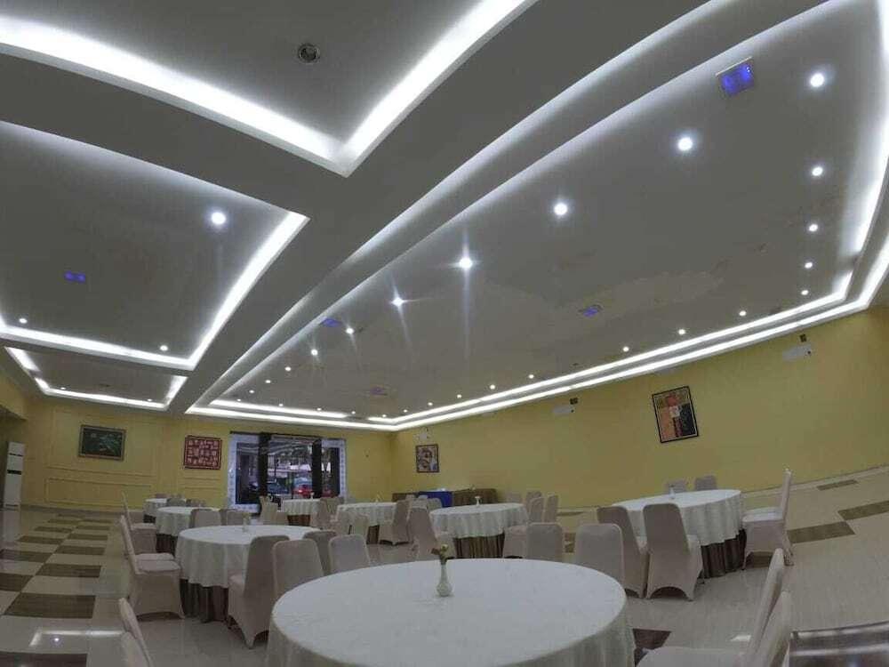 Медан: Anaya Hotel and Ballroom