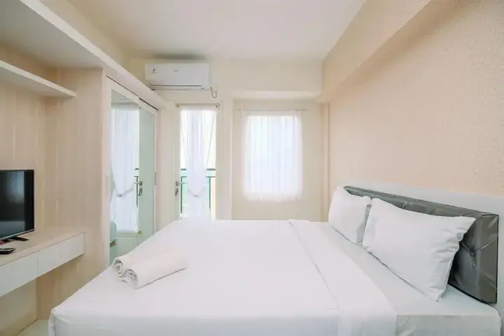 Well Designed and Comfy Studio at Podomoro Golf View Apartment — фото 4