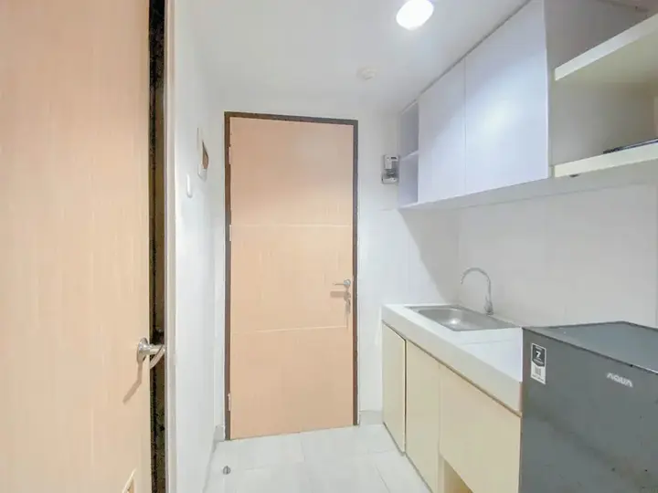 Семаранг: Cozy and Homey Studio at The Alton Apartment