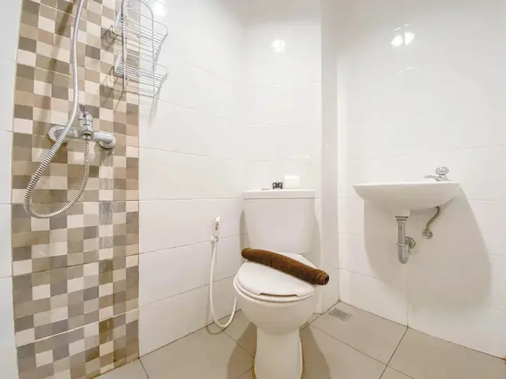 Семаранг: Cozy and Homey Studio at The Alton Apartment