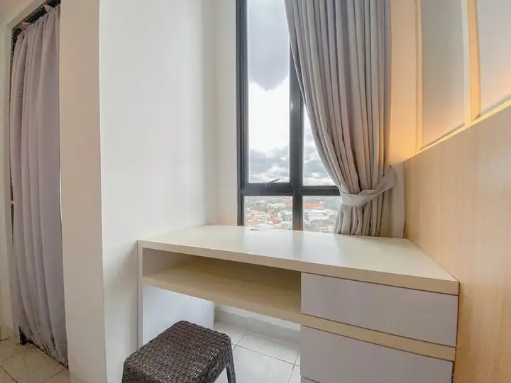 Семаранг: Cozy and Homey Studio at The Alton Apartment