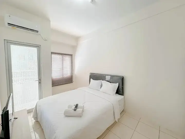 Modern Studio and Chic at Pavilion Permata Apartment — фото 1