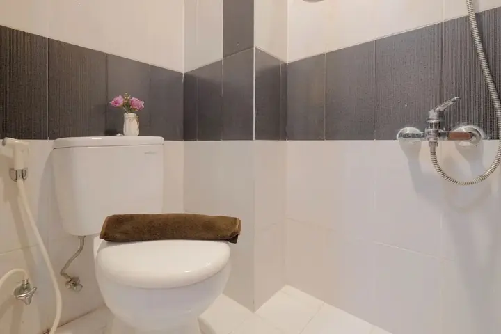 Депок: Good Deal and Comfy Studio Apartment at Cinere Bellevue Suites