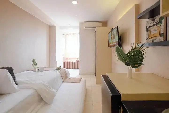Good Deal and Comfy Studio Apartment at Cinere Bellevue Suites — фото 1