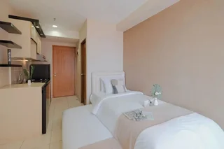 Депок: Good Deal and Comfy Studio Apartment at Cinere Bellevue Suites