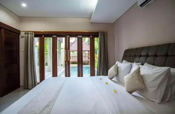 Huge Two Storey 4 Bed 4 Bath Villa With Pool Right in the Heart of Seminyak — фото 2