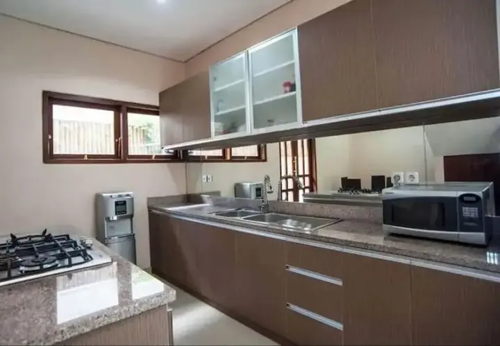 Кута: Huge Two Storey 4 Bed 4 Bath Villa With Pool Right in the Heart of Seminyak