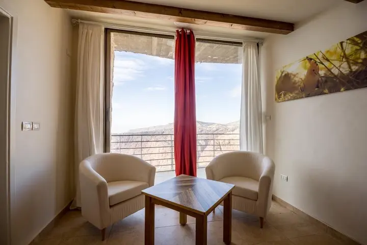 Дана: Dana Guesthouse