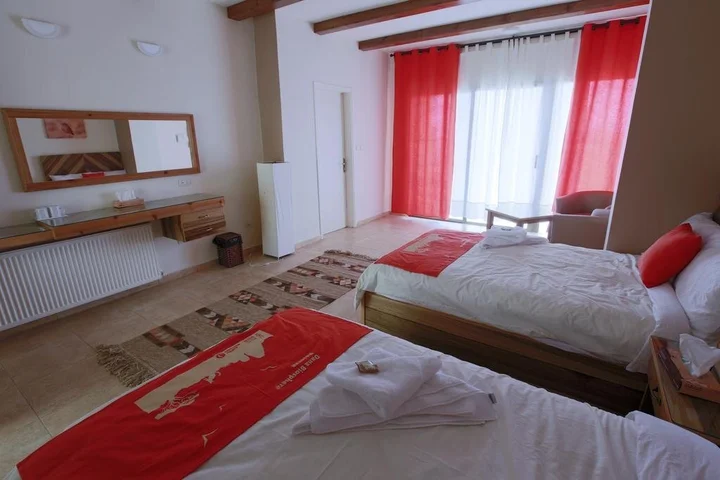 Дана: Dana Guesthouse
