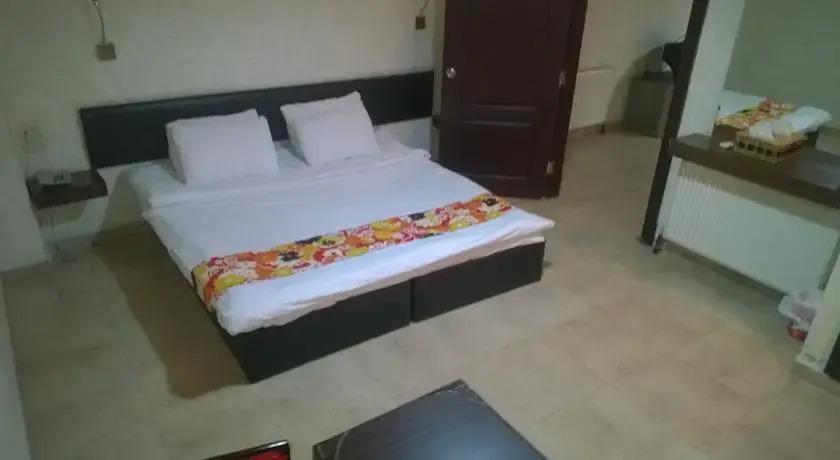Джараш: Aphamia Hotel