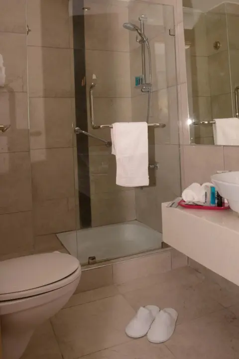 Амман: Crystal Suites