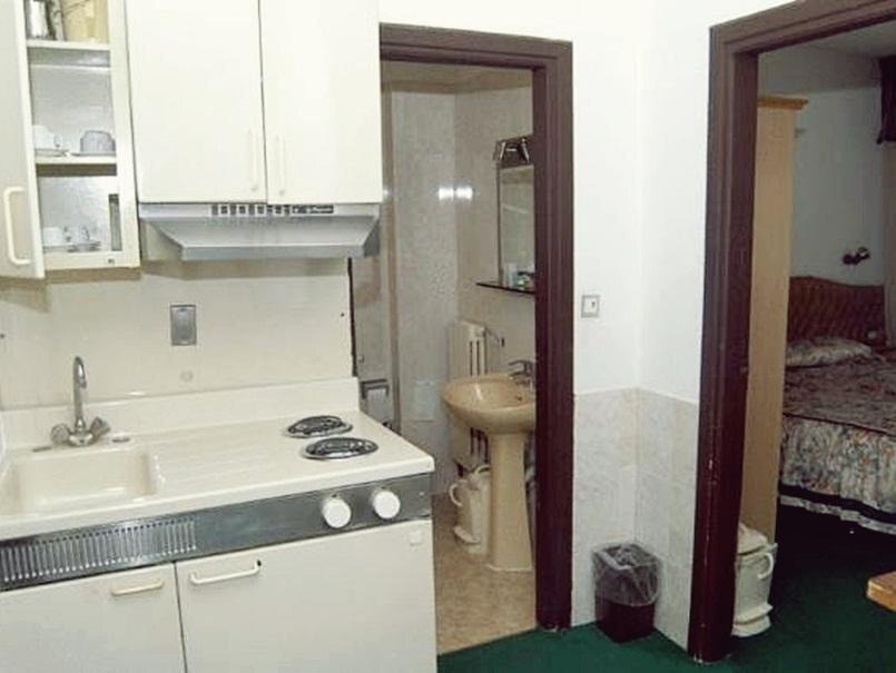 Амман: Darotel