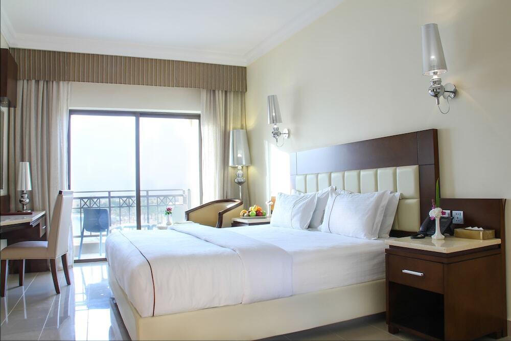 Солт: Lagoon Hotel & Resort