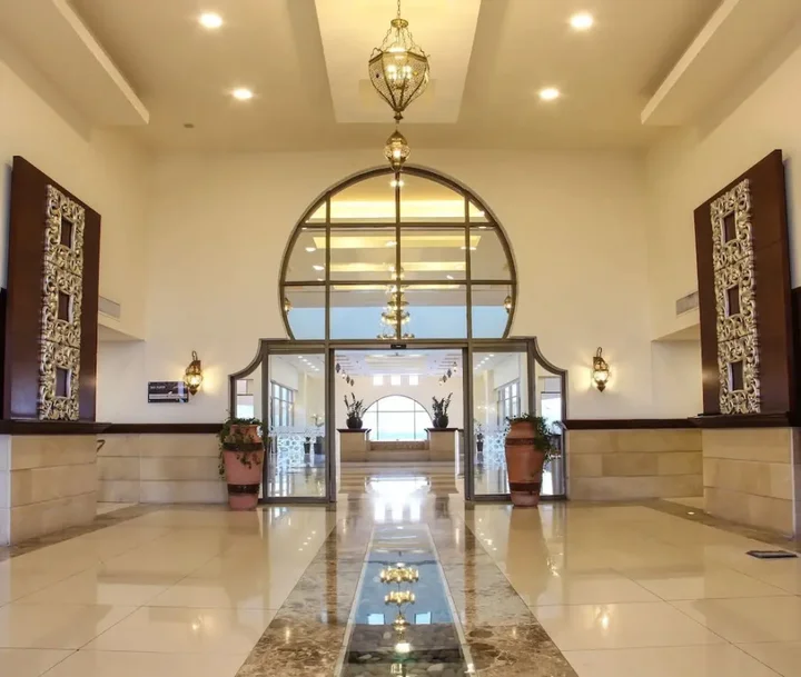 Солт: Lagoon Hotel & Resort