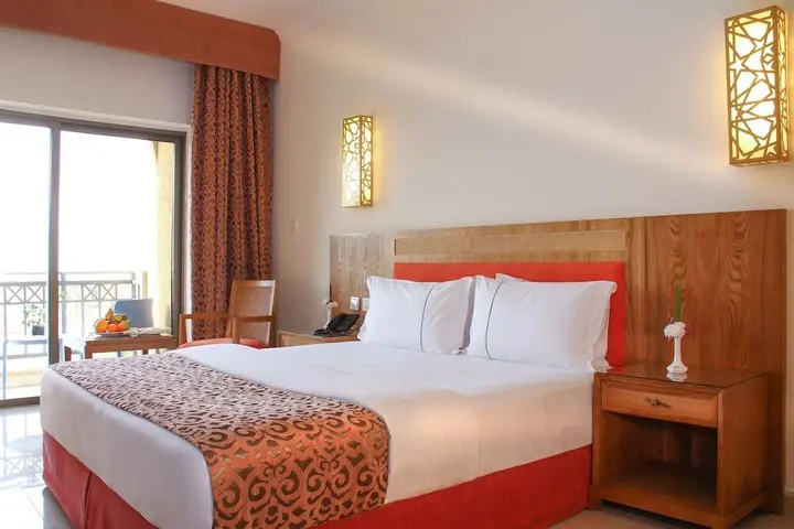 Солт: Lagoon Hotel & Resort
