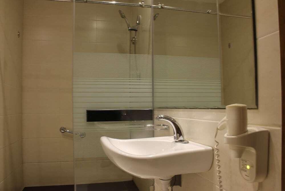 Солт: Lagoon Hotel & Resort