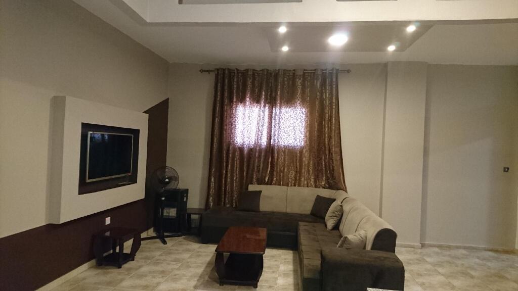 Солт: Al Fawanes Hotel Apartments