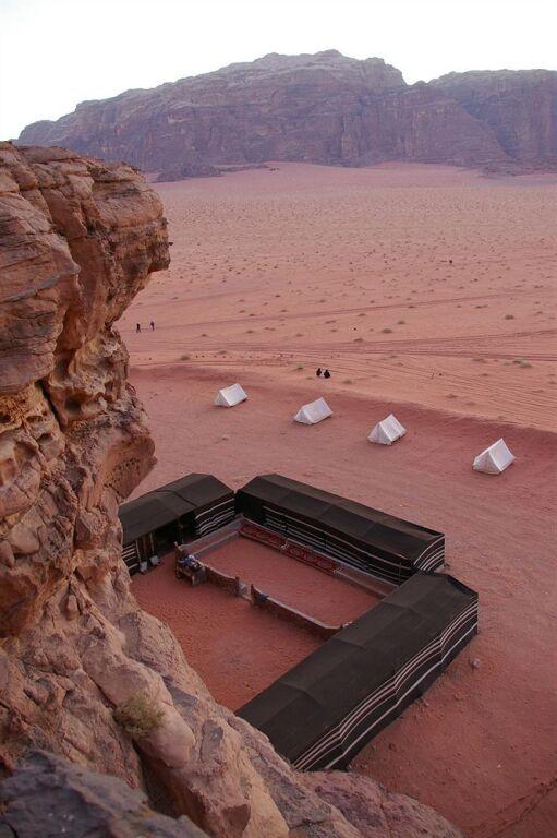Вади-Рум: Wadi Rum Full Moon Camp & Tours