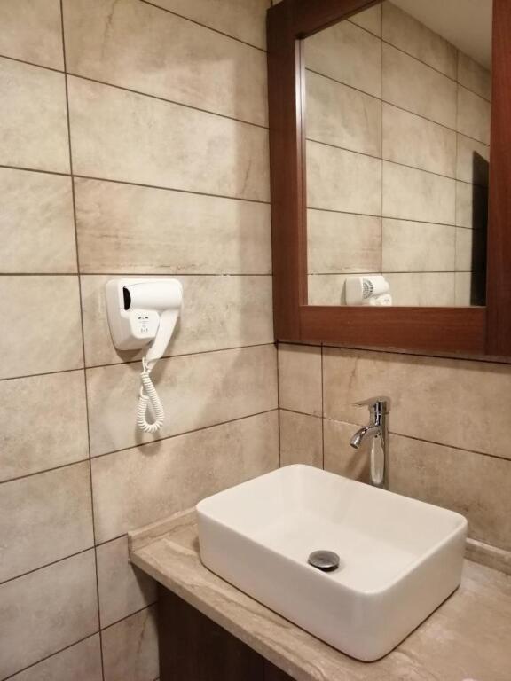 Джараш: Seven Days Hotel