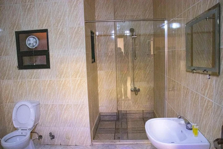 Джараш: Sara Crown Hotel